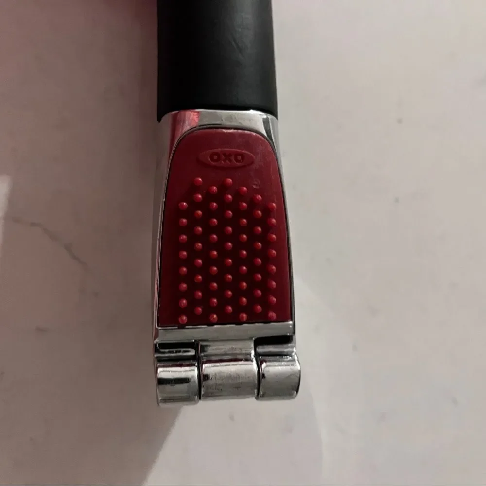 OXO Good Grips Soft-Handled‎ Garlic Press, Black